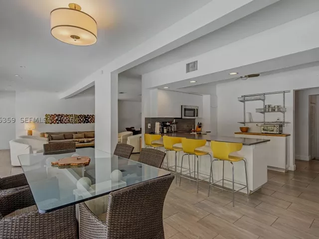 5-bedroom home for rent in Key Biscayne - 340 Atlantic Rd - MondialRealty