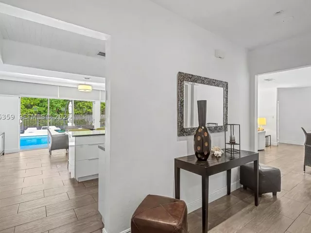 5-bedroom home for rent in Key Biscayne - 340 Atlantic Rd - MondialRealty