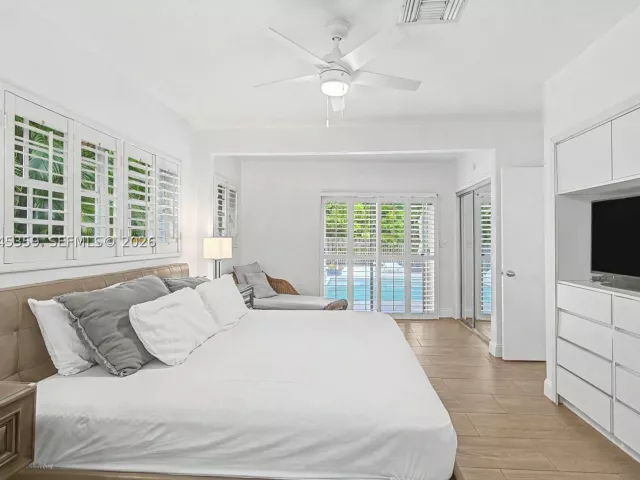 5-bedroom home for rent in Key Biscayne - 340 Atlantic Rd - MondialRealty