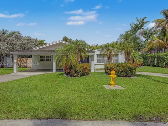 5-bedroom home for rent in Key Biscayne - 340 Atlantic Rd - MondialRealty