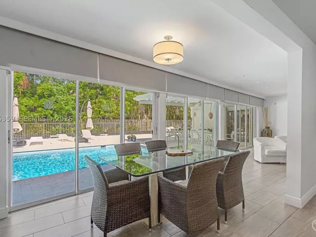 5-bedroom home for rent in Key Biscayne - 340 Atlantic Rd - MondialRealty