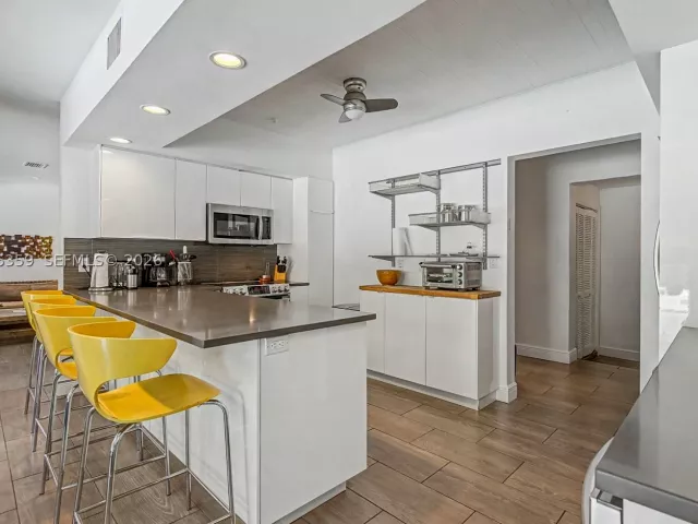 5-bedroom home for rent in Key Biscayne - 340 Atlantic Rd - MondialRealty