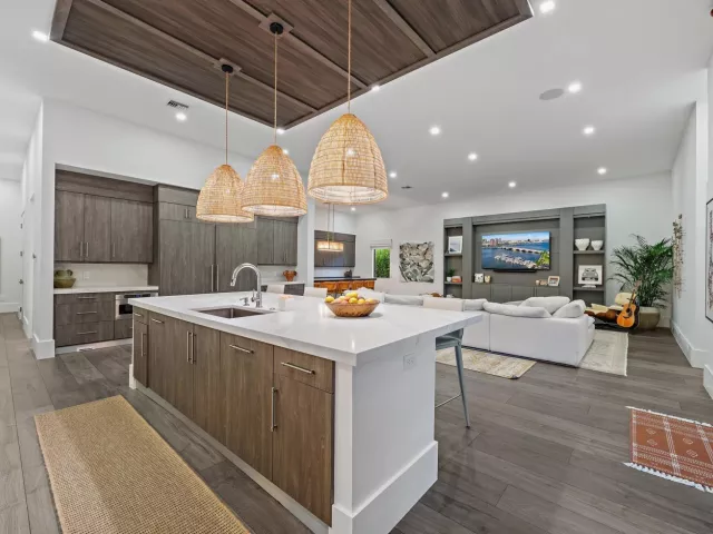 5-bedroom home for sale in West Palm Beach - 6634 Audubon Trace W - MondialRealty