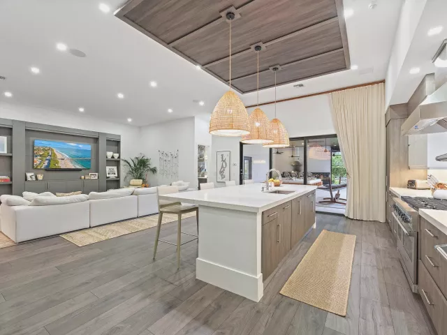5-bedroom home for sale in West Palm Beach - 6634 Audubon Trace W - MondialRealty