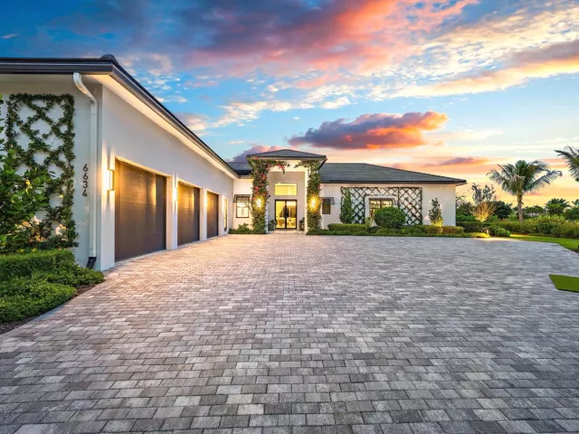 5-bedroom home for sale in West Palm Beach - 6634 Audubon Trace W - MondialRealty