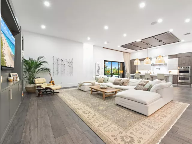 5-bedroom home for sale in West Palm Beach - 6634 Audubon Trace W - MondialRealty