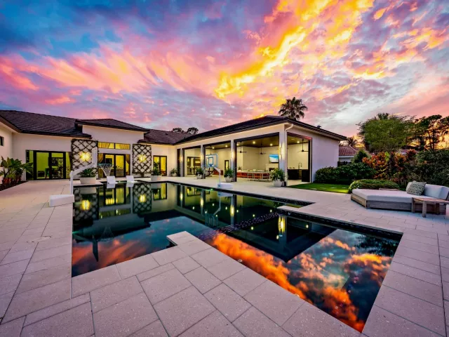 5-bedroom home for sale in West Palm Beach - 6634 Audubon Trace W - MondialRealty