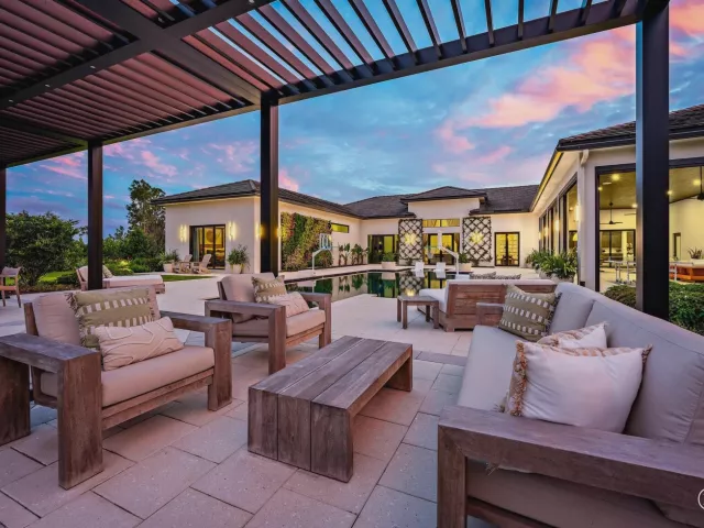 5-bedroom home for sale in West Palm Beach - 6634 Audubon Trace W - MondialRealty