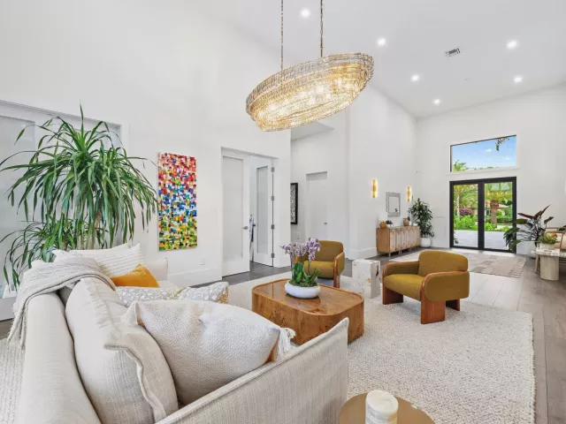 5-bedroom home for sale in West Palm Beach - 6634 Audubon Trace W - MondialRealty