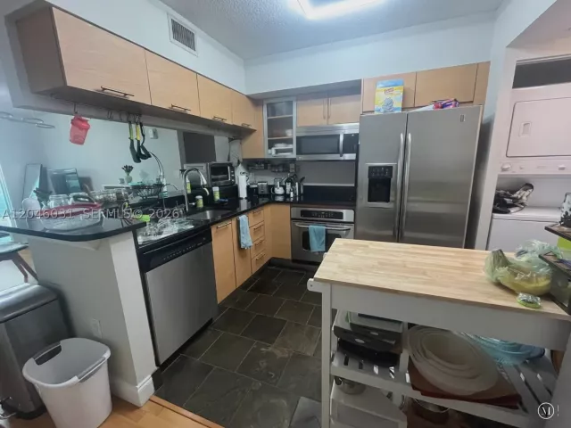 2-bedroom condo for rent in Miami -  - MondialRealty