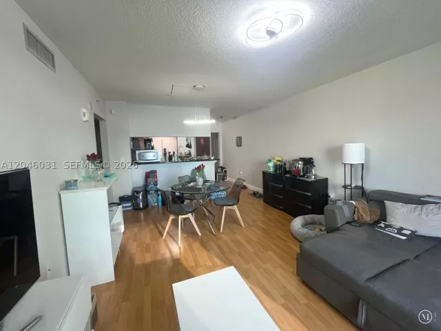 2-bedroom condo for rent in Miami -  - MondialRealty