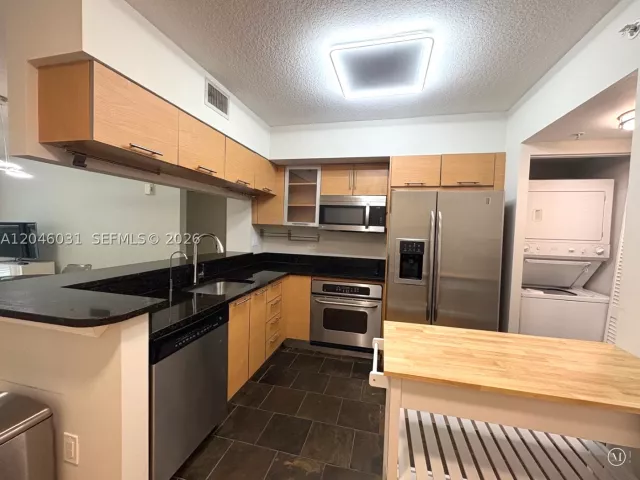 2-bedroom condo for rent in Miami -  - MondialRealty