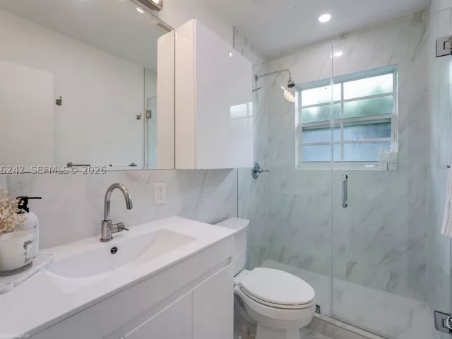 3-bedroom home for rent in Coral Gables - 1556 Catalonia Ave - MondialRealty