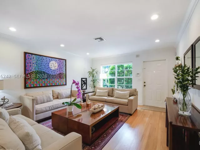 3-bedroom home for rent in Coral Gables - 1556 Catalonia Ave - MondialRealty