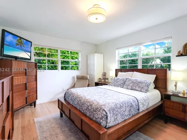 3-bedroom home for rent in Coral Gables - 1556 Catalonia Ave - MondialRealty