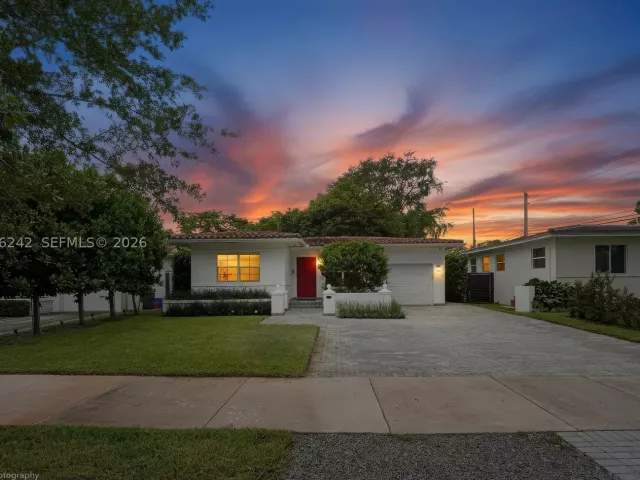 3-bedroom home for rent in Coral Gables - 1556 Catalonia Ave - MondialRealty
