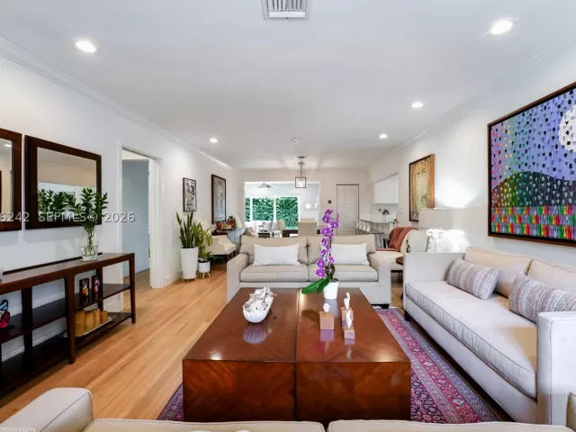 3-bedroom home for rent in Coral Gables - 1556 Catalonia Ave - MondialRealty