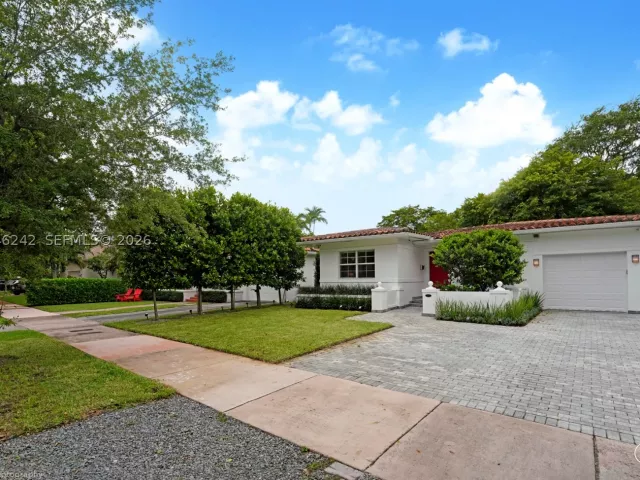 3-bedroom home for rent in Coral Gables - 1556 Catalonia Ave - MondialRealty