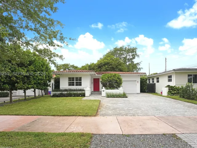 3-bedroom home for sale in Coral Gables - 1556 Catalonia Ave - MondialRealty