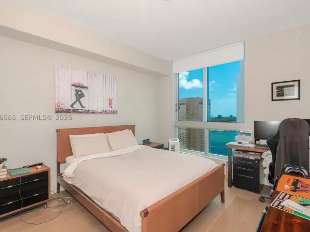 2-bedroom condo for sale in Miami - 300 S Biscayne Blvd T-2612 - MondialRealty