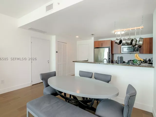 2-bedroom condo for sale in Miami - 300 S Biscayne Blvd T-2612 - MondialRealty