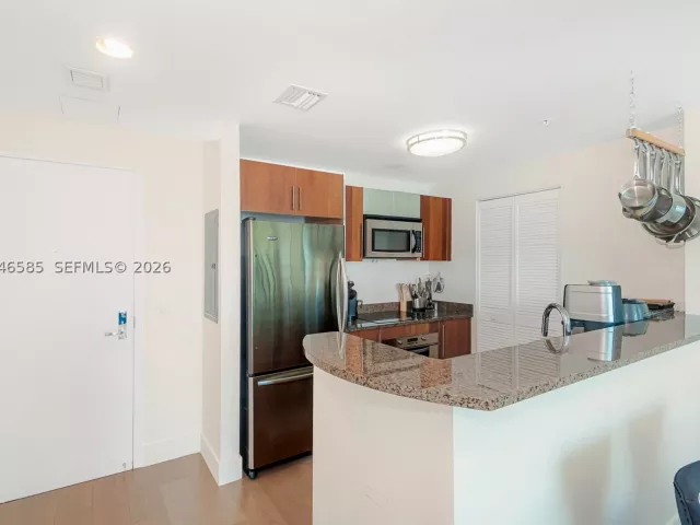 2-bedroom condo for sale in Miami - 300 S Biscayne Blvd T-2612 - MondialRealty