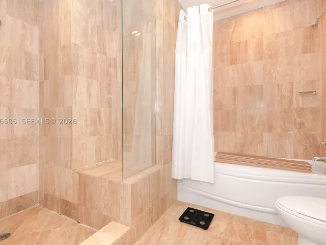 2-bedroom condo for sale in Miami - 300 S Biscayne Blvd T-2612 - MondialRealty