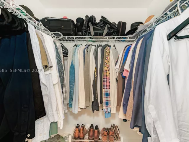 2-bedroom condo for sale in Miami - 300 S Biscayne Blvd T-2612 - MondialRealty