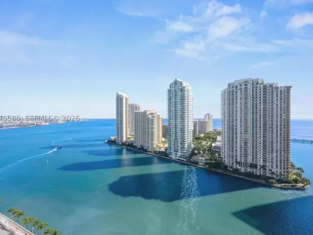2-bedroom condo for sale in Miami - 300 S Biscayne Blvd T-2612 - MondialRealty