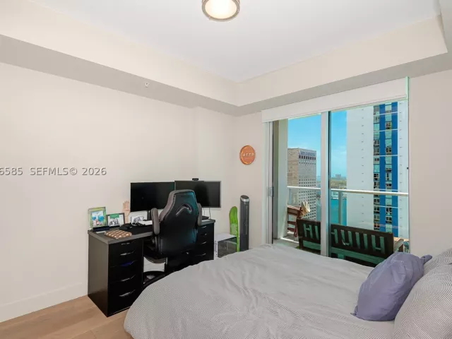 2-bedroom condo for sale in Miami - 300 S Biscayne Blvd T-2612 - MondialRealty