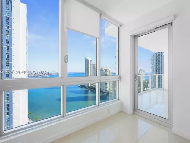 2-bedroom condo for sale in Miami - 300 S Biscayne Blvd T-2612 - MondialRealty