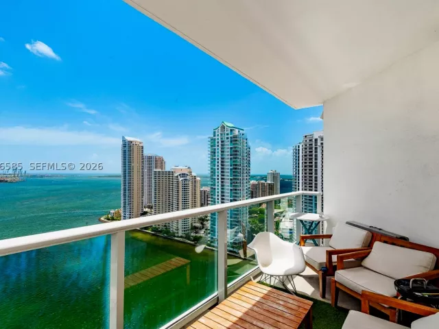 2-bedroom condo for sale in Miami - 300 S Biscayne Blvd T-2612 - MondialRealty