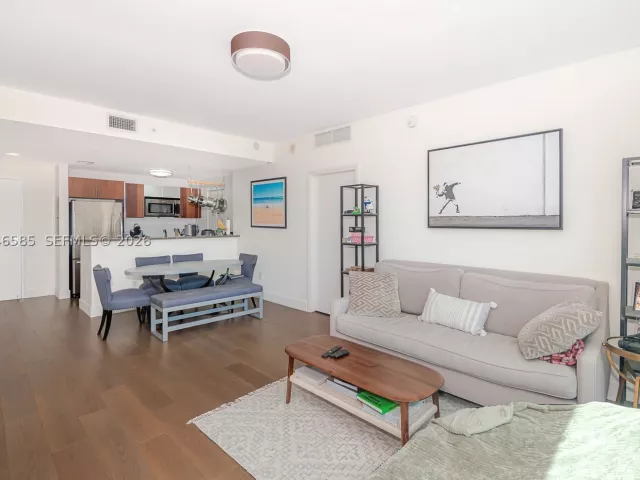 2-bedroom condo for sale in Miami - 300 S Biscayne Blvd T-2612 - MondialRealty