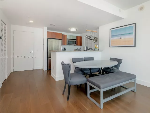 2-bedroom condo for sale in Miami - 300 S Biscayne Blvd T-2612 - MondialRealty