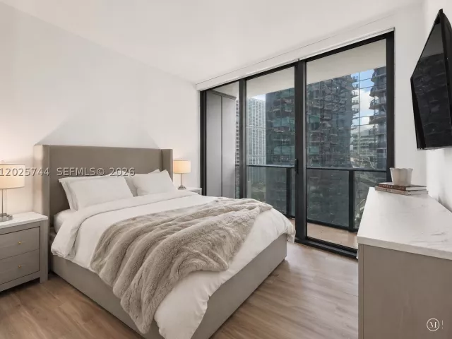3-bedroom condo for rent in Miami - 801 S Miami Ave 2004 - MondialRealty