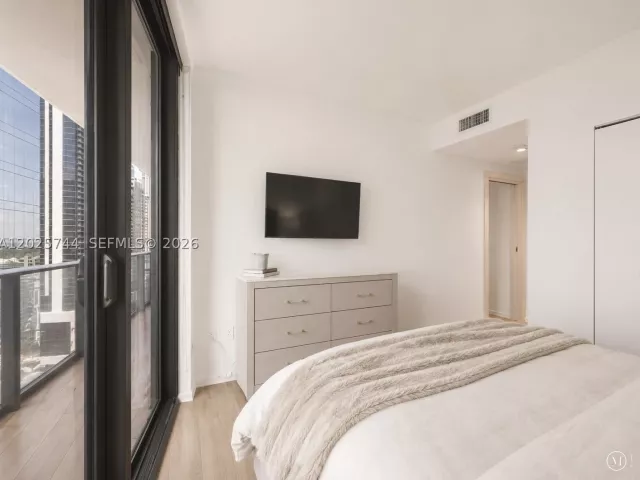 3-bedroom condo for rent in Miami - 801 S Miami Ave 2004 - MondialRealty