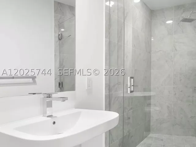 3-bedroom condo for rent in Miami - 801 S Miami Ave 2004 - MondialRealty