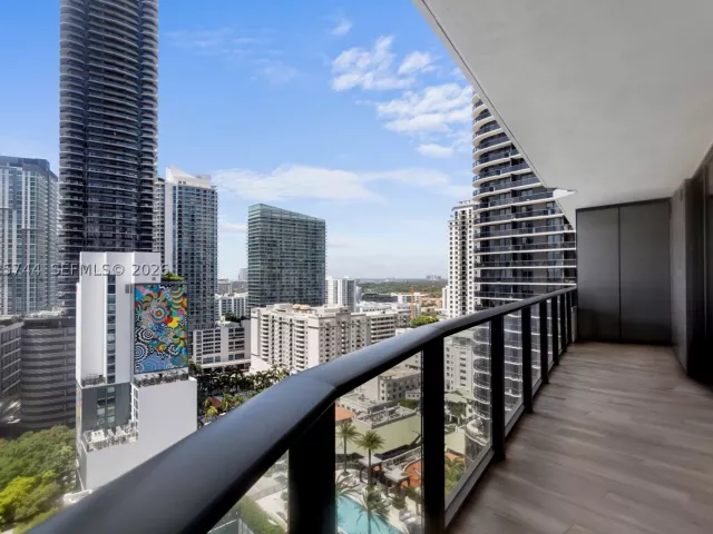 3-bedroom condo for rent in Miami - 801 S Miami Ave 2004 - MondialRealty