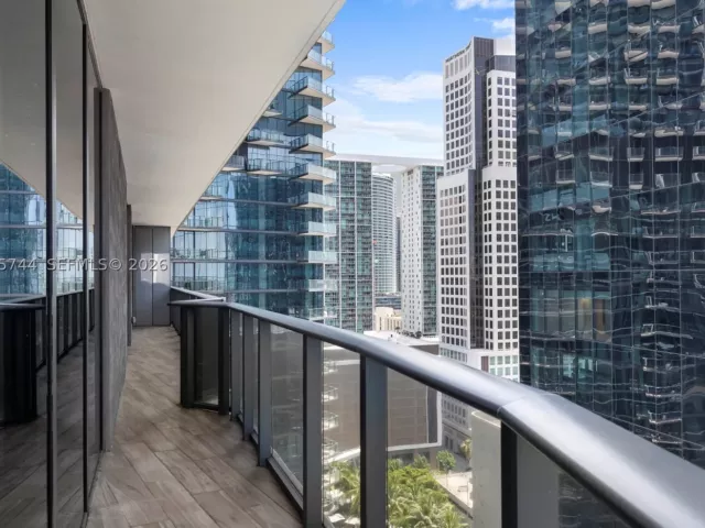 3-bedroom condo for rent in Miami - 801 S Miami Ave 2004 - MondialRealty