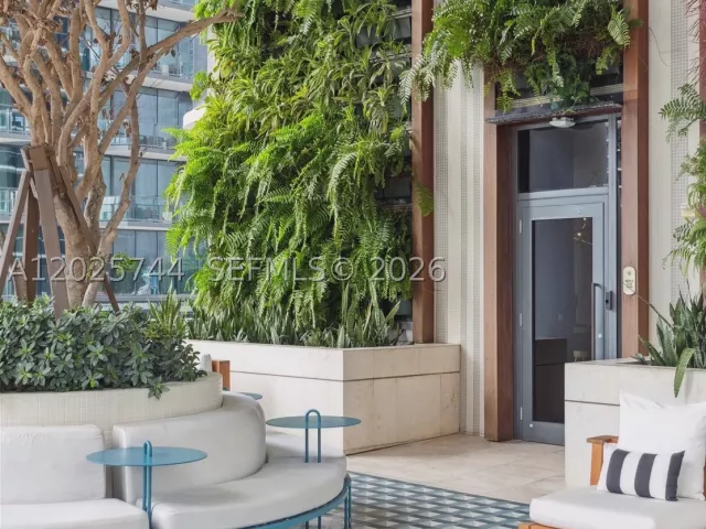 3-bedroom condo for rent in Miami - 801 S Miami Ave 2004 - MondialRealty
