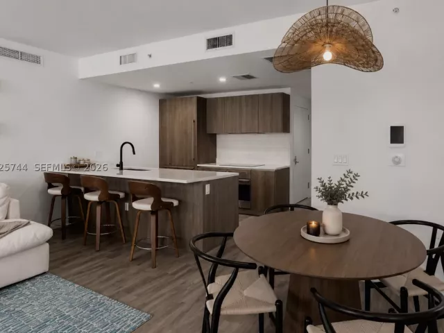 3-bedroom condo for rent in Miami - 801 S Miami Ave 2004 - MondialRealty
