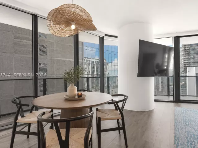 3-bedroom condo for rent in Miami - 801 S Miami Ave 2004 - MondialRealty