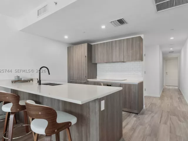 3-bedroom condo for rent in Miami - 801 S Miami Ave 2004 - MondialRealty