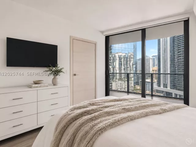 3-bedroom condo for rent in Miami - 801 S Miami Ave 2004 - MondialRealty