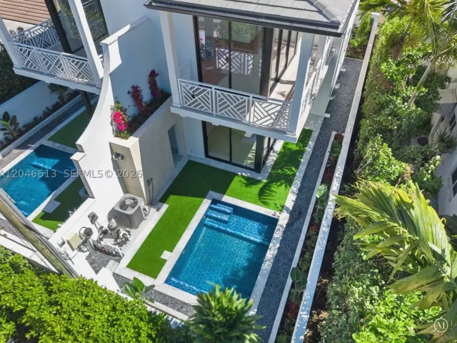 3-bedroom home for sale in Coral Gables - 2710 S Le Jeune Rd - MondialRealty