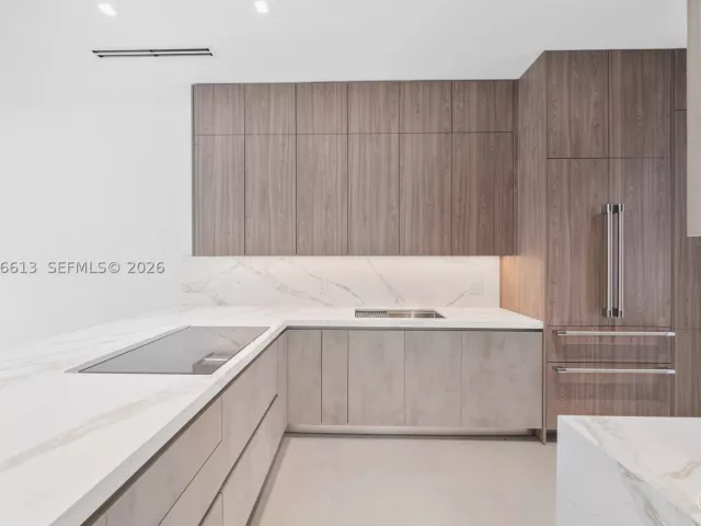 3-bedroom home for sale in Coral Gables - 2710 S Le Jeune Rd - MondialRealty