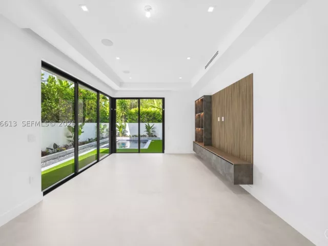 3-bedroom home for sale in Coral Gables - 2710 S Le Jeune Rd - MondialRealty