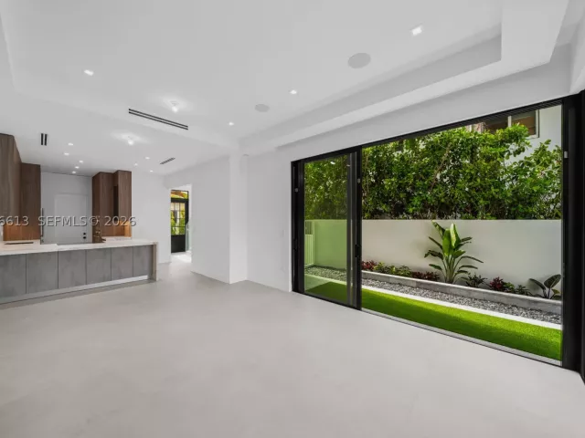 3-bedroom home for sale in Coral Gables - 2710 S Le Jeune Rd - MondialRealty
