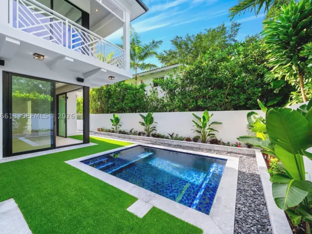 3-bedroom home for sale in Coral Gables - 2710 S Le Jeune Rd - MondialRealty