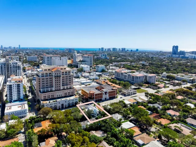 3-bedroom home for sale in Coral Gables - 2710 S Le Jeune Rd - MondialRealty